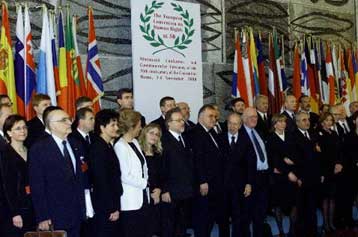 Να διασφαλίσουμε τα ανθρώπινα δικαιώματα από τις μαζικές παραβιάσεις