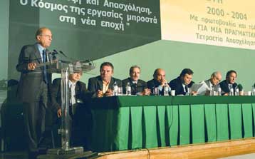 Καμία υποχώρηση για το εργασιακό, δηλώνει ο Σημίτης<i>Αποστάσεις κράτησε ο Ακ.Τσοχατζόπουλος</I>