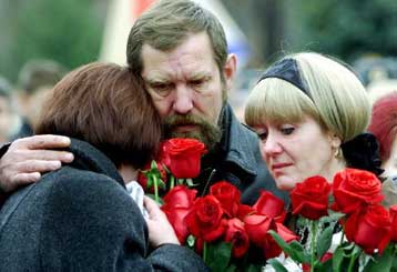 Στο τέταρτο διαμέρισμα του Kursk συνεχίζονται οι έρευνες για τον εντοπισμό θυμάτων