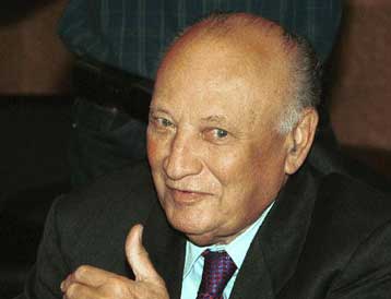 Ο Ντενκτάς άφησε να εννοηθεί ότι θα παραδώσει σχέδιο για το Κυπριακό στον Αλβαρο ντε Σότο