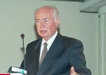 Αντιδράσεις κατά Βασιλείου για τις δηλώσεις του περί αλλαγής εθνικού ύμνου