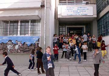 Μάθημα κατά της ξενοφοβίας προτείνει η ΟΛΜΕ