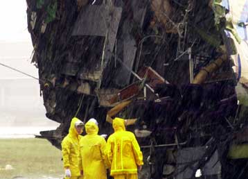 Αγνωστα παραμένουν τα αίτια του αεροπορικού δυστυχήματος στην Ταϊβάν<I>Και ναυτική τραγωδία εξαι