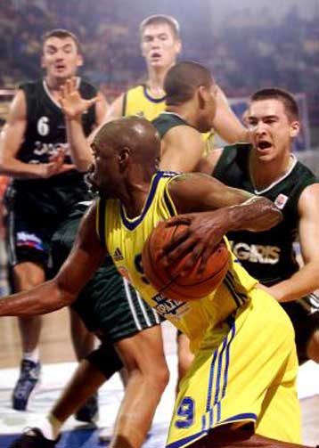 Πρώτη ήττα για το Περιστέρι από την ανέλπιστα καλή Ζαλγκίρις που επικράτησε με 74-92