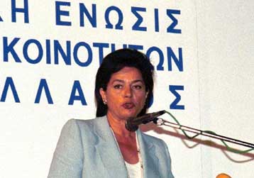 Μέτρα για διαφάνεια στην Τοπική Αυτοδιοίκηση ανακοίνωσε η Β.Παπανδρέου στο συνέδριο της ΚΕΔΚΕ