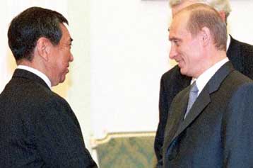 Οι Κουρίλες Νήσοι στο επίκεντρο της συνάντησης του Πούτιν με τον Ιάπωνα υπουργό Εξωτερικών στο Κρεμλ