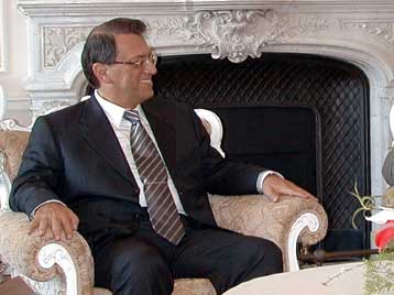 «Ευαίσθητες» οι ελληνοτουρκικές σχέσεις, δηλώνει ο Γιλμάζ