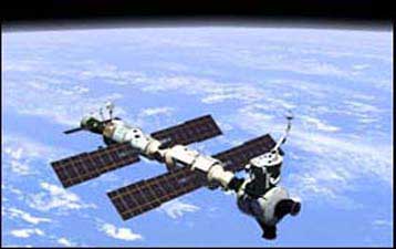 Έφτασαν τελικά στο Διεθνή Διαστημικό Σταθμό οι πρώτοι ένοικοί του