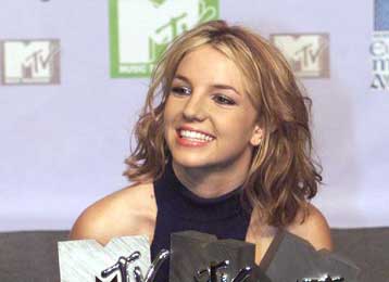 Η Μπρίτνεϊ Σπίαρς οικοδέσποινα στην 28η τελετή απονομής των Αμερικανικών Μουσικών Βραβείων