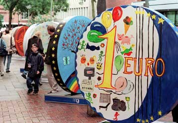 Ανακάμπτει το ευρώ, αλλά για πόσο; <i> Συνεδριάζει η ΕΚΤ για τα ευρωεπιτόκια</i>