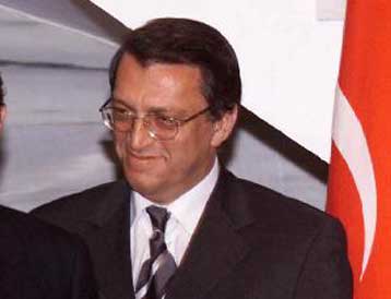 Μητσοτάκη και Αβραμόπουλο συναντά ο Τούρκος αντιπρόεδρος με την άφιξή του στην Αθήνα