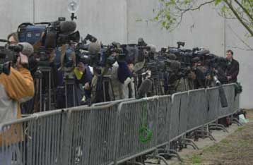 Τον Τύπο φωτογραφίζει ο Κ.Σημίτης ως ένοχο για την κακή εικόνα της κυβέρνησης