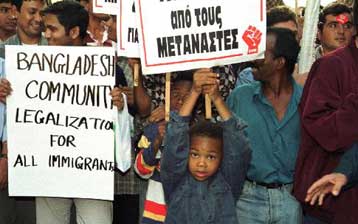 Οκτακόσιες χιλιάδες οι αλλοδαποί στην Ελλάδα<I>Οι περισσότεροι διαμένουν παράνομα στη χώρα</I>