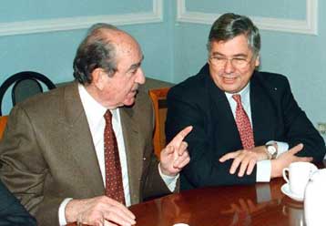 Ψυχρότητα μεταξύ Έβερτ και Μητσοτάκη στη συνεδρίαση της Εκτελεστικής Επιτροπής της ΝΔ