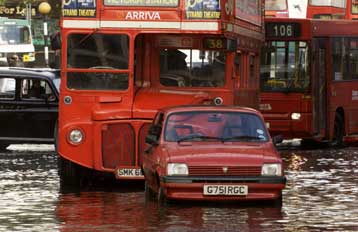 Ακόμα χειρότερες καιρικές συνθήκες στη Βρετανία από το βράδυ της Τετάρτης