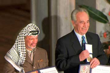 Συνάντηση Αραφάτ – Πέρες σε μια απέλπιδα προσπάθεια εκτόνωσης της έντασης