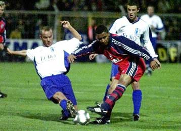 Συντριβή της Καϊζερσλάουτερν στο Κύπελλο, 1-5 από την Γκλάντμπαχ<I>Αποκλείστηκε η Μπάγερν Μονάχο