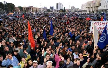 Δολοφονία Αλβανού αξιωματικού στην Τροπόγια<i>Για ανθρώπους του Μπερίσα κάνει λόγο η κυβέρνηση</