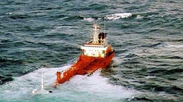 Αυστηρότερα μέτρα ασφάλειας στα πλοία που μεταφέρουν τοξικά προαναγγέλλει ο Ζ.Σιράκ