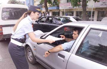 Αυστηρότεροι οι έλεγχοι της Τροχαίας από την Τετάρτη<i>Πρώτη ημέρα με ενημέρωση των οδηγών</i>