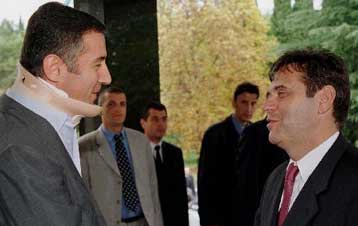 Την απομάκρυνση της γιουγκοσλαβικής στρατιωτικής ηγεσίας ζητά ο Τζουγκάνοβιτς<i>Το Σάββατο η νέα