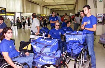 Θερμή υποδοχή στους Ολυμπιονίκες της Παρολυμπιάδας<I>Επέστρεψε τα ξημερώματα η ελληνική αποστολή