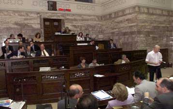 Να απαγορευτεί η τηλεοπτική κάλυψη των συνεδριάσεων της Βουλής ζητά ο Γ.Λιάνης