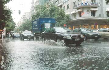 Ισχυρές βροχοπτώσεις και καταιγίδες αναμένονται στην Ήπειρο και τη δυτική Στερεά