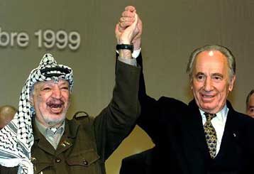 Απέλπιδα προσπάθεια του Πέρες να διασώσει την ειρηνευτική διαδικασία