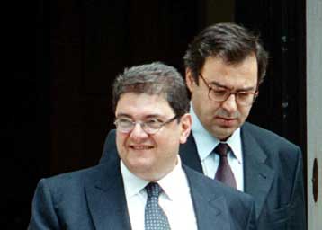 Ασυμφωνία υπουργών για τη συμμετοχή της ΔΕΗ στη σταθερή ασύρματη τηλεφωνία