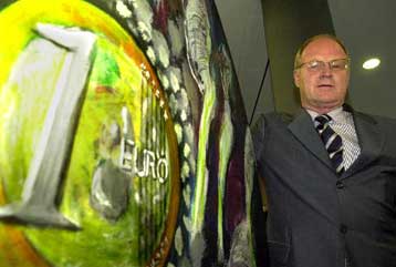 Έτοιμη να παρέμβει ξανά είναι η ΕΚΤ εάν χρειαστεί, δηλώνει ο Βέλτεκε