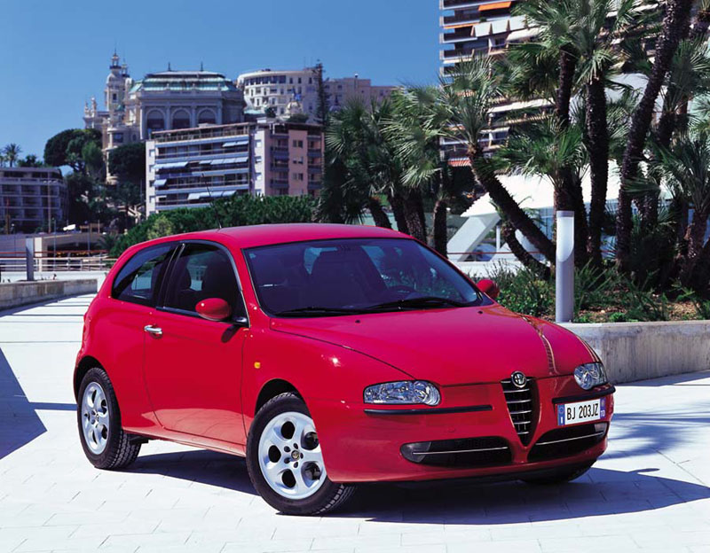 Mε το Xρυσό Τιμόνι 2000 βραβεύτηκε η Alfa Romeo 147