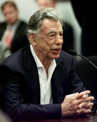 Μεγαλομέτοχος της DaimlerChrysler κατηγορεί τον όμιλο για εξαπάτηση