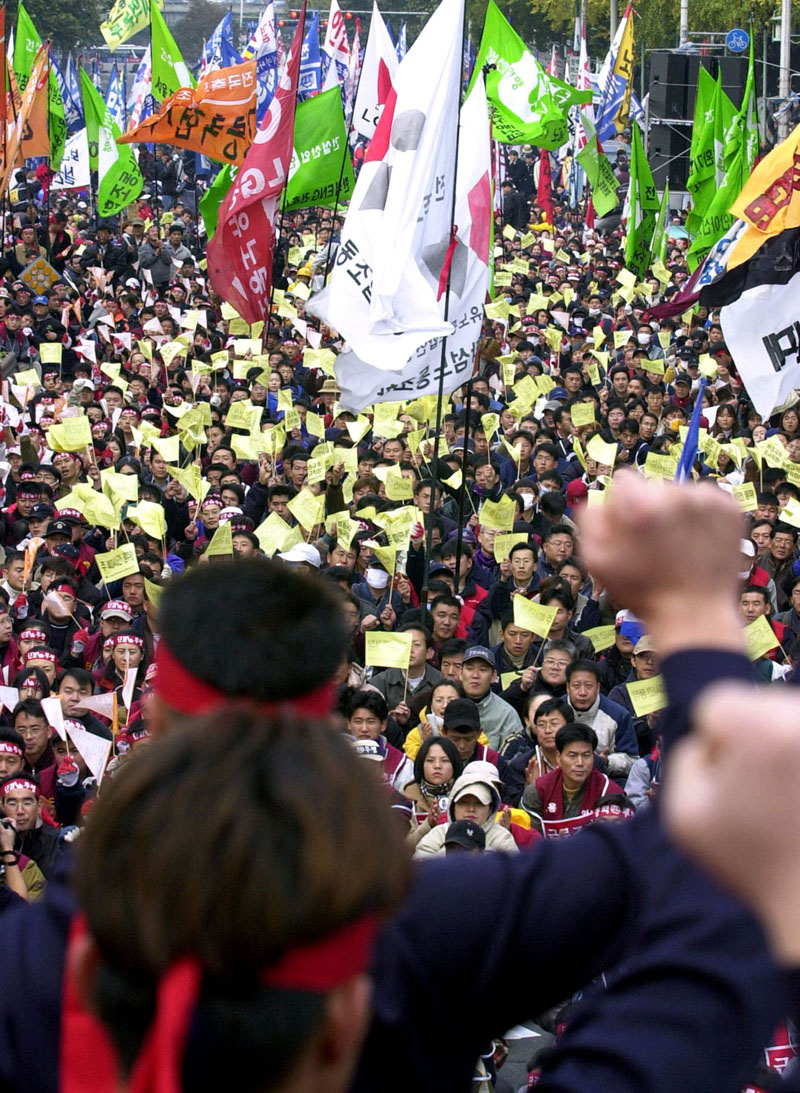 Τη συγκατάθεση των εργαζομένων της κερδίζει η Daewoo
