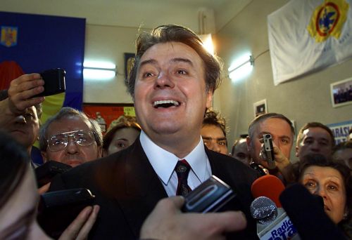 Με την κατηγορία της επίθεσης σε αστυνομικούς παραπέμπεται Ρουμάνος πολιτικός