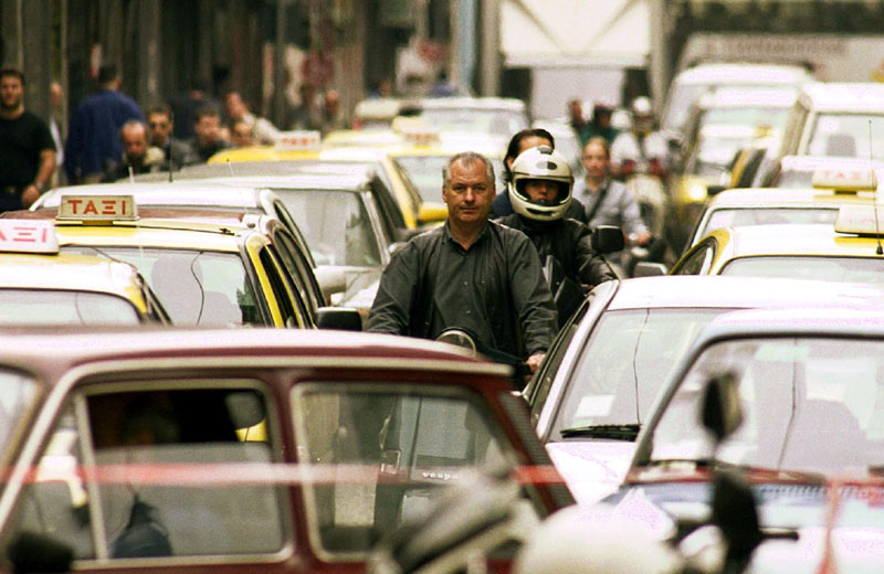 Εντός των ημερών η αποστολή ειδοποιητηρίων για τα τέλη κυκλοφορίας 2001