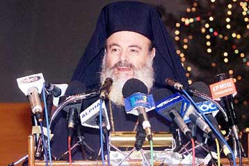 Με επίθεση σε πολιτικούς και ΜΜΕ έκλεισε το 2000 ο Αρχιεπίσκοπος Χριστόδουλος