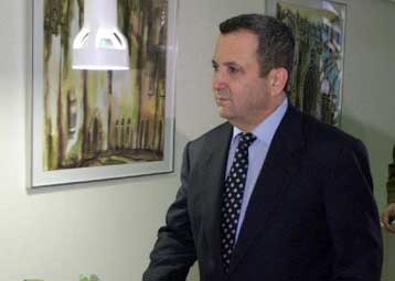 Ή εγώ ή πόλεμος, προειδοποιεί τους Ισραηλινούς ψηφοφόρους ο Μπαράκ