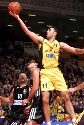 Μοίρασε… καρδιοπάθειες ο Αϊ-Βασίλης στη 10η ημέρα της Α1 – Θρίαμβος της ΑΕΚ επί του ΠΑΟ με 80-67