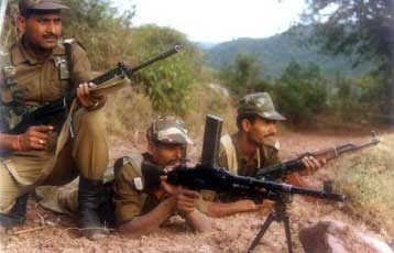 Σφοδρές μάχες με 12 νεκρούς στο Κασμίρ