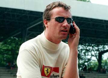 Αντιφατικές οι έρευνες που αφορούν στη σχέση εγκεφαλικών όγκων με τη χρήση κινητών