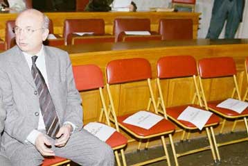 Εγκαταλείπει τη Χαριλάου Τρικούπη ο Θόδωρος Τσουκάτος