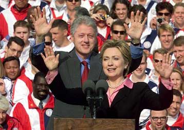 Το θαυμασμό των Αμερικανών για το 2000 κερδίζει το ζεύγος Κλίντον, σύμφωνα με το ινστιτούτο Gallup