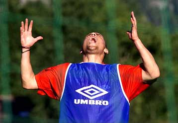 Αν ο Ολυμπιακός δεν πάει καλά, θα είμαι ο επόμενος στόχος, δηλώνει ο Γεωργάτος σε αθλητικό περιοδικό