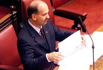 Μηνυτήρια αναφορά Φλωρίδη κατά της ΕΠΟ για υπεξαγωγή εγγράφου και παράβαση καθήκοντος