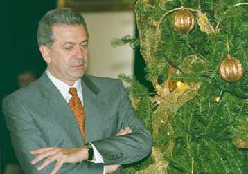 Απέφυγε να σχολιάσει ο Αβραμόπουλος τις δηλώσεις Καραμανλή – Εντείνονται οι προετοιμασίες του κόμματ