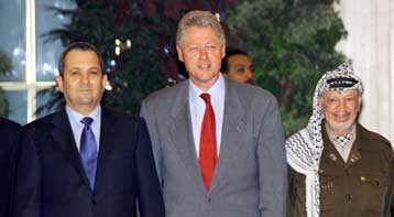 Αποκλείει ο Κλίντον συνάντηση με Μπαράκ και Αραφάτ έως ότου αποδεχτούν την αμερικανική πρόταση