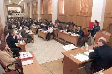 Με απεργίες υποδέχονται το 2001 οι εργαζόμενοι στις νομαρχίες