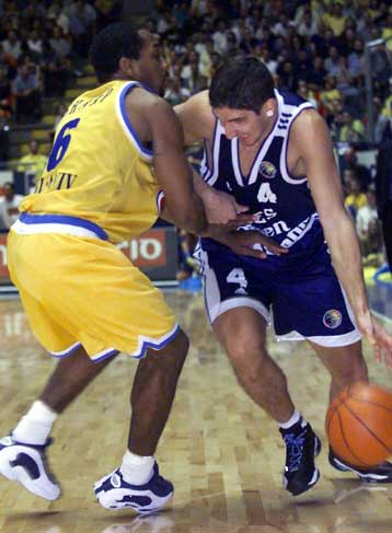 Νίκη της Εφές Πίλσεν με 93-82 επί της Παρτιζάν σε εξ αναβολής αγώνα για τη Suproleague