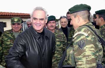 Στις θυσίες του λαού για την ένταξη της χώρας στην ΟΝΕ αναφέρθηκε από την Κάλυμνο ο Ακης Τσοχατζόπου